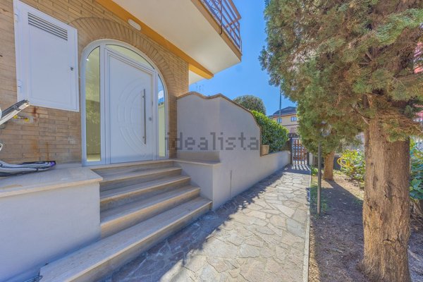 appartamento in affitto a Roma in zona Torre Angela