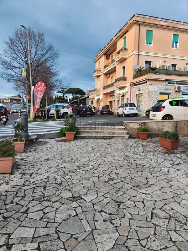 locale commerciale in affitto a Roma in zona Ottavia