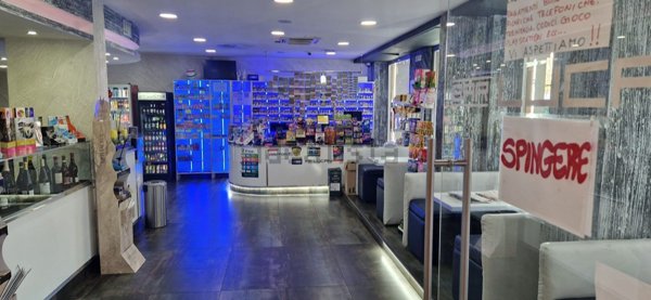 negozio in affitto a Roma