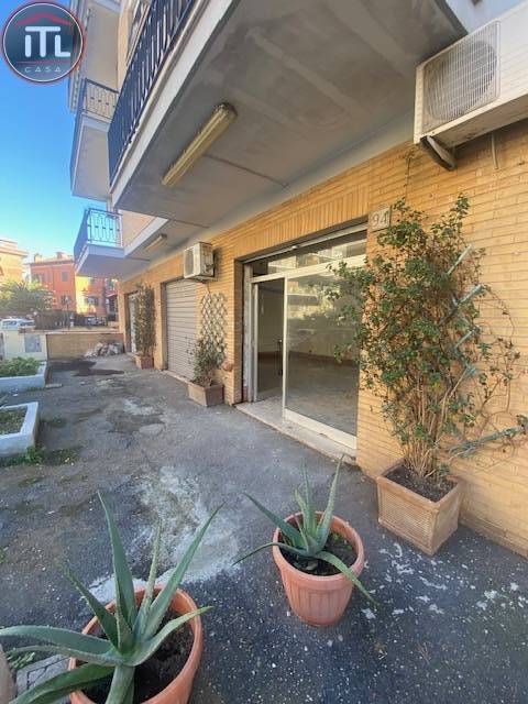 negozio in affitto a Roma in zona Torrevecchia