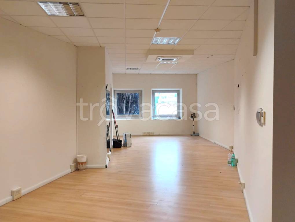 negozio in affitto a Roma in zona Casal Palocco