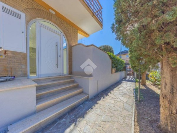 appartamento in affitto a Roma in zona Torre Angela