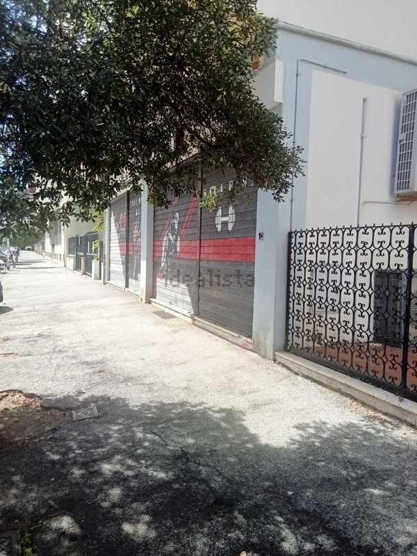 locale commerciale in affitto a Roma in zona Ostia