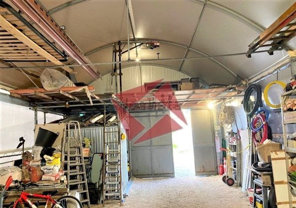 locale di sgombero in affitto a Roma in zona Finocchio