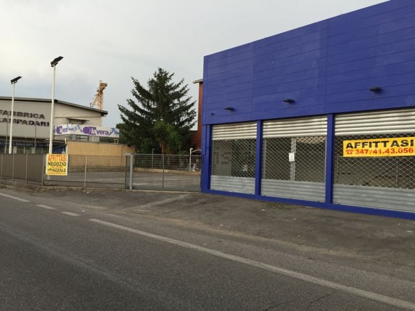 negozio in affitto a Roma