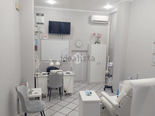 locale commerciale in affitto a Roma in zona Appio Latino