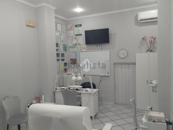 locale commerciale in affitto a Roma in zona Appio Latino