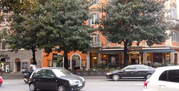 locale commerciale in affitto a Roma in zona Campo Marzio