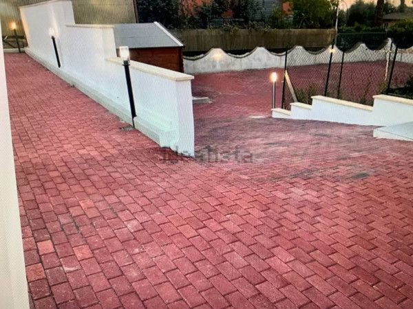 locale commerciale in affitto a Roma in zona Finocchio