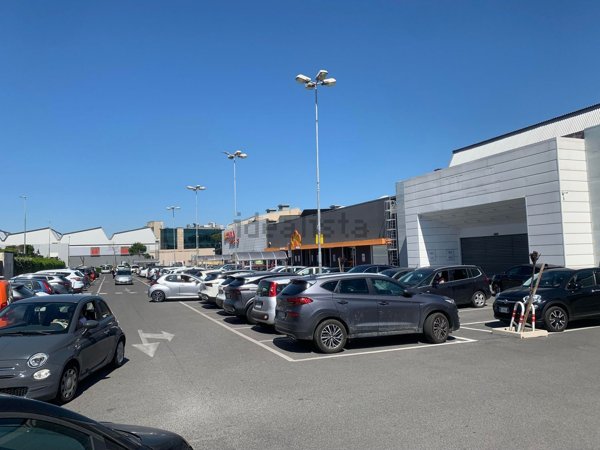 negozio in affitto a Roma in zona Torre Maura