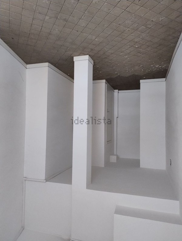 locale commerciale in affitto a Roma in zona Appio Latino