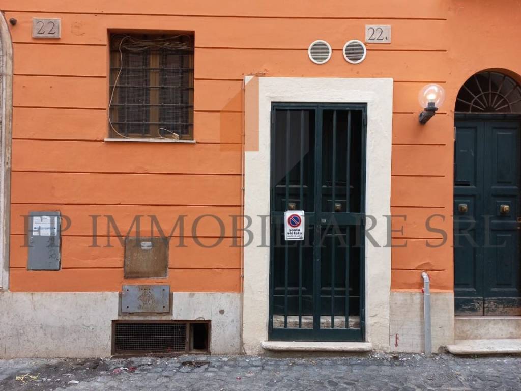 locale commerciale in affitto a Roma in zona Rione Borgo