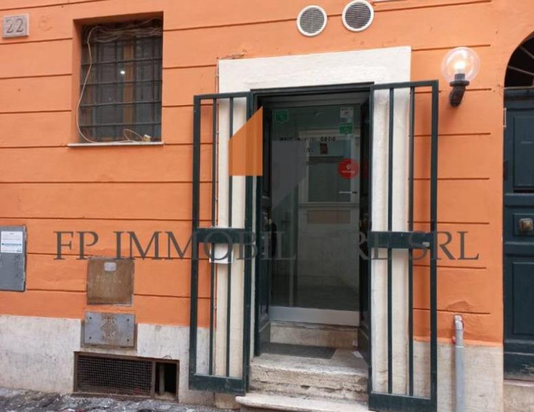 locale commerciale in affitto a Roma in zona Rione Borgo