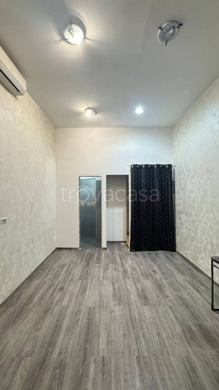 negozio in affitto a Roma in zona Tuscolano