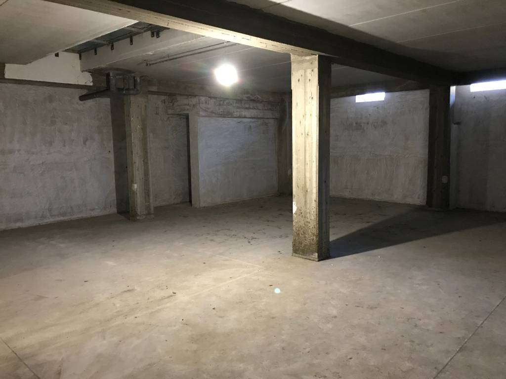 locale commerciale in affitto a Roma in zona Casal Morena