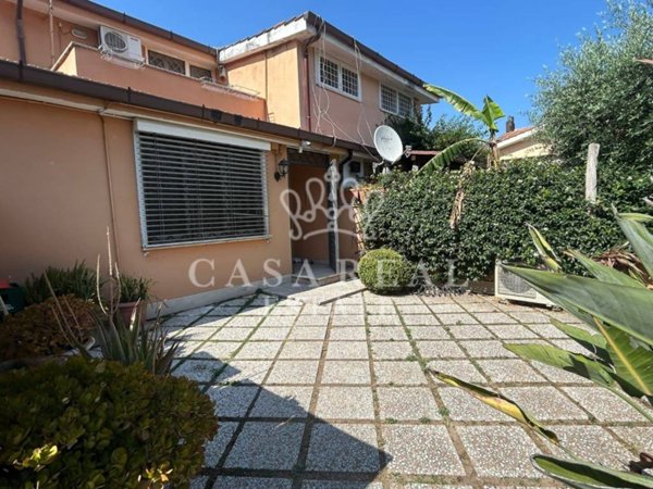 casa indipendente in affitto a Roma in zona Infernetto