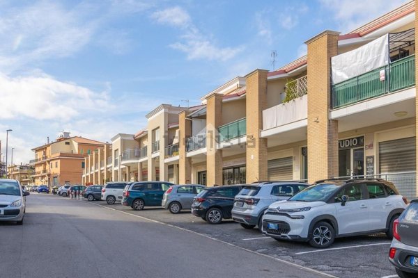 locale commerciale in affitto a Roma in zona Castelverde