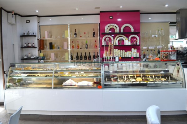 negozio in affitto a Roma in zona Tuscolano