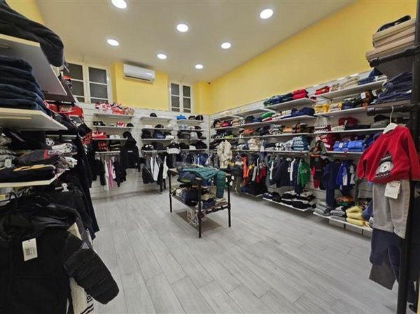 negozio in affitto a Roma in zona Appio Latino