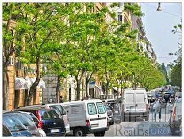 negozio in affitto a Roma in zona Rione Prati