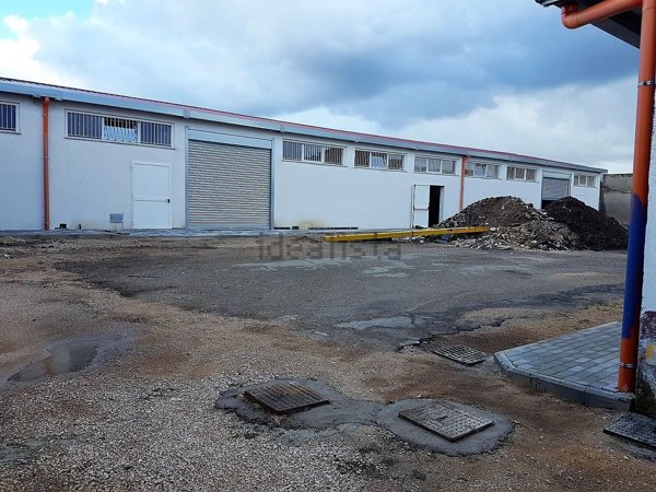 locale commerciale in affitto a Roma in zona Appio Claudio