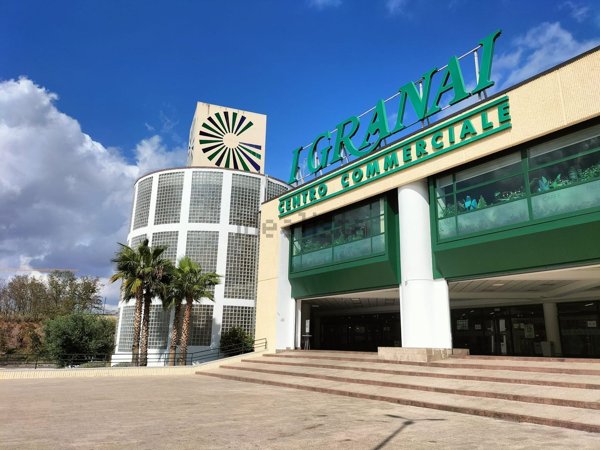 locale commerciale in affitto a Roma in zona Ardeatino