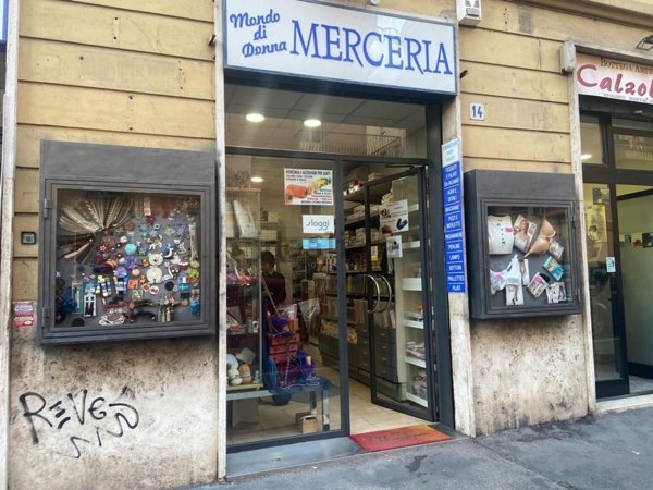 negozio in affitto a Roma