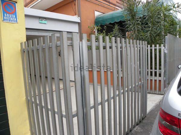 negozio in affitto a Roma in zona Torre Angela