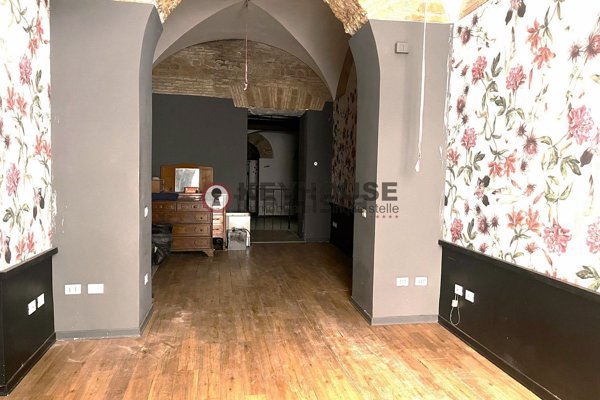 locale commerciale in affitto a Roma in zona Rione Monti/Campitelli