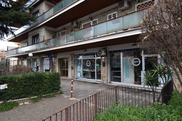 negozio in affitto a Roma in zona Torrevecchia