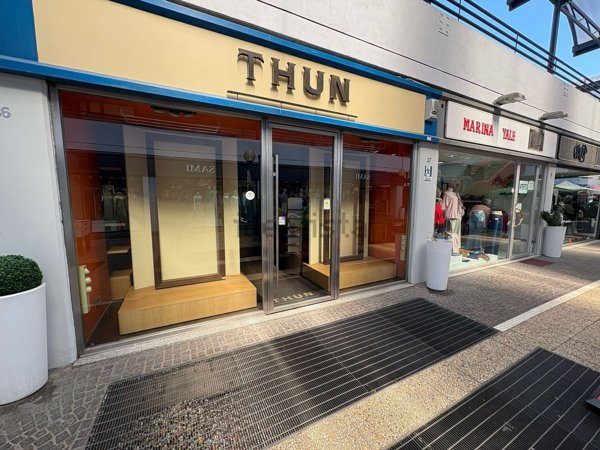 locale commerciale in affitto a Roma in zona Torre Angela