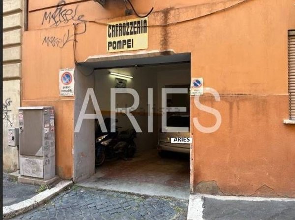 locale di sgombero in affitto a Roma in zona Appio Latino