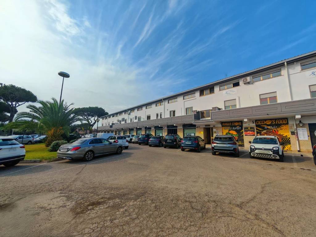 ufficio in affitto a Roma in zona Axa