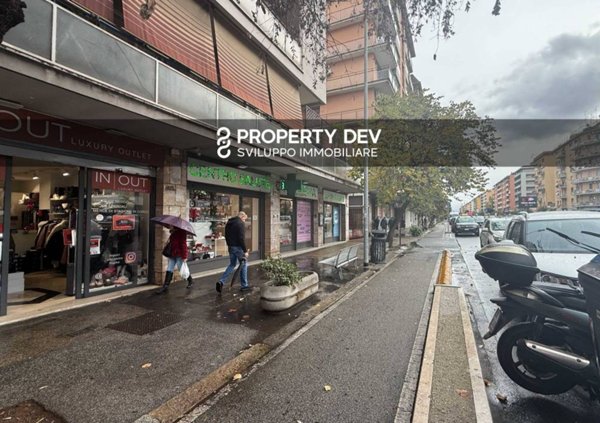 negozio in affitto a Roma in zona Cinecittà