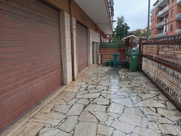 negozio in affitto a Roma in zona Finocchio