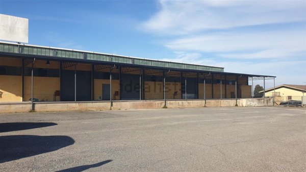 capannone in affitto a Roma in zona Torre Angela