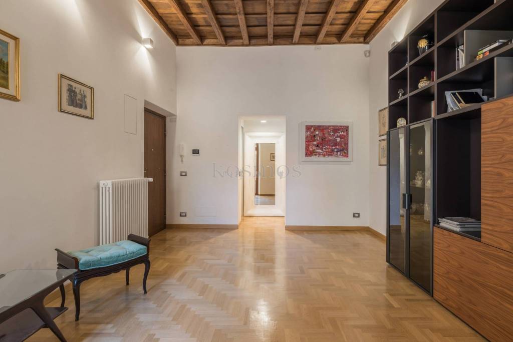 appartamento in affitto a Roma in zona Trevi-Colonna