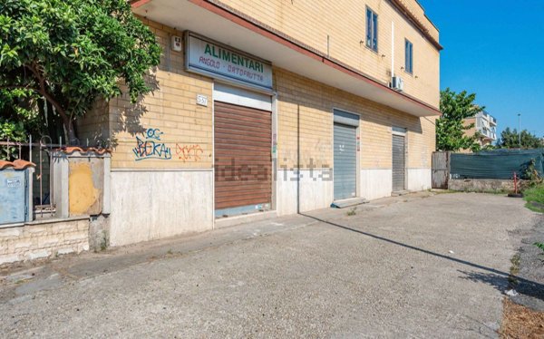 locale commerciale in affitto a Roma in zona Lunghezza