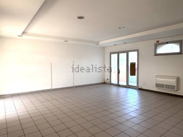 locale commerciale in affitto a Roma in zona Ostia