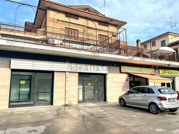 negozio in affitto a Roma in zona Finocchio