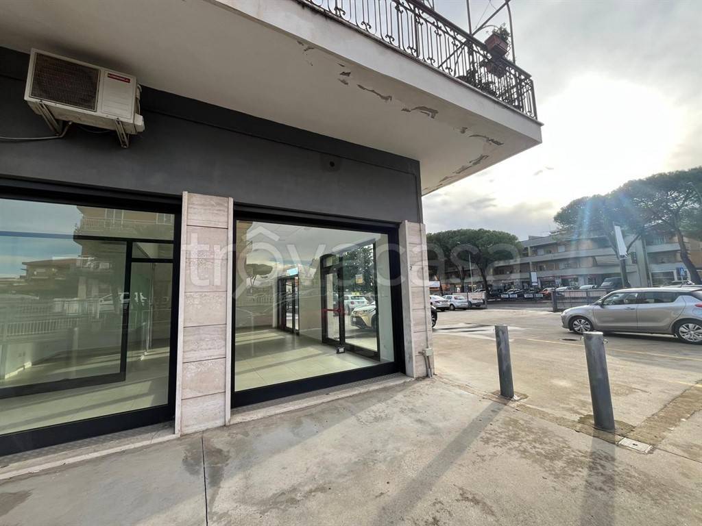 negozio in affitto a Roma in zona Finocchio