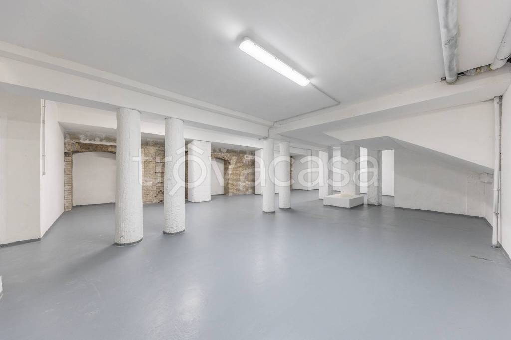 locale commerciale in affitto a Roma in zona Campo Marzio