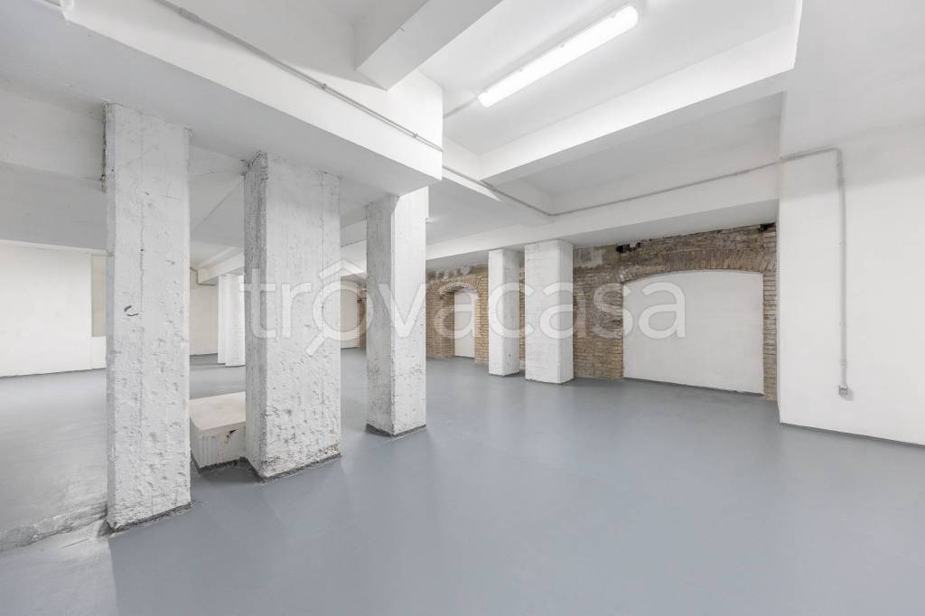 locale commerciale in affitto a Roma in zona Campo Marzio