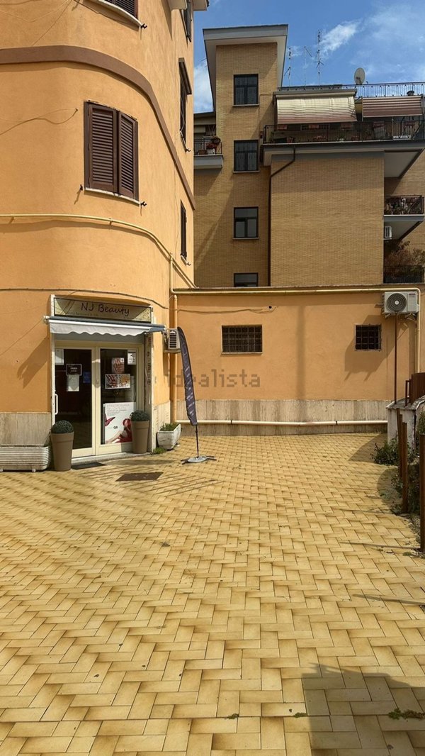 negozio in affitto a Roma in zona Primavalle