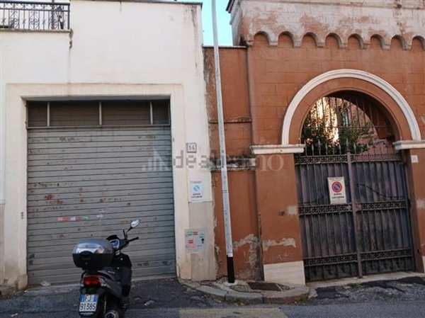 locale commerciale in affitto a Roma