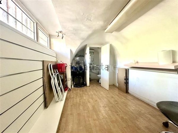 negozio in affitto a Roma in zona Esquilino