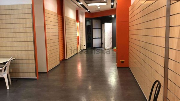 locale commerciale in affitto a Roma