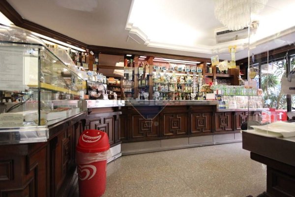 negozio in affitto a Roma