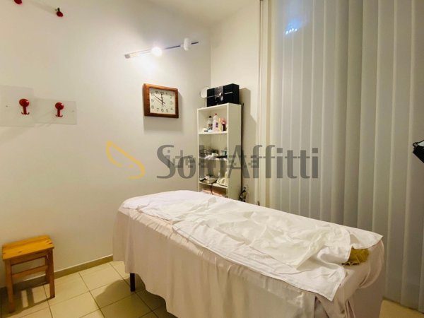 locale commerciale in affitto a Roma in zona Appio Latino