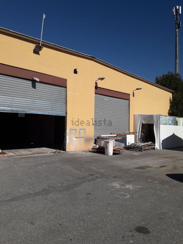 locale di sgombero in affitto a Roma in zona Acilia